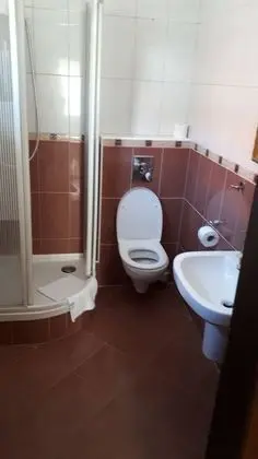 Tek Büyük veya İki Ayrı Yataklı Oda, Banyolu/Duşlu