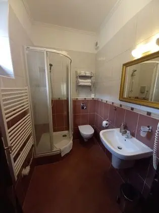 Tek Büyük veya İki Ayrı Yataklı Oda, Banyolu/Duşlu