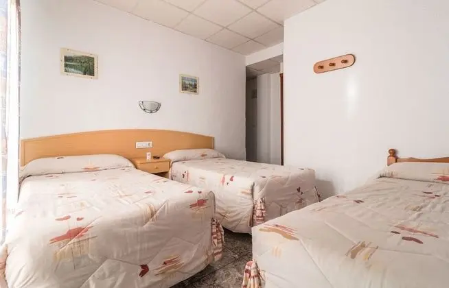 Üç Kişilik Oda