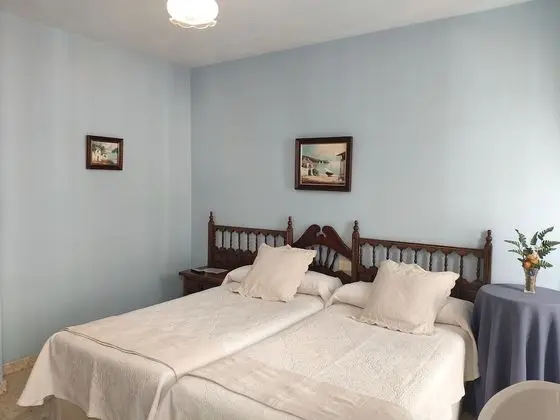 İki Ayrı Yataklı Oda, Ortak Banyo