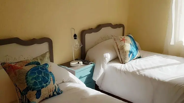 İki Ayrı Yataklı Oda, Ortak Banyo