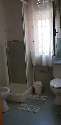 İki Ayrı Yataklı Oda, Ortak Banyo