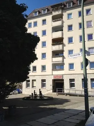 Economy Üç Kişilik Oda, Ortak Banyo