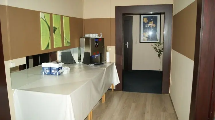 Economy Üç Kişilik Oda, Ortak Banyo