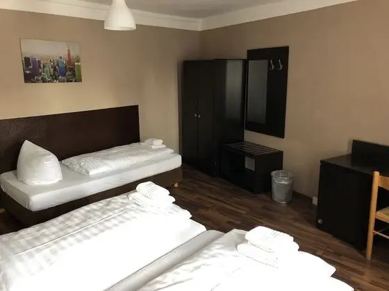 Economy Üç Kişilik Oda, Ortak Banyo