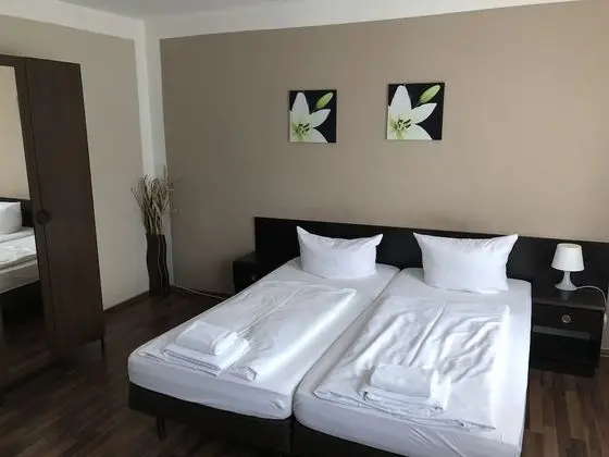 Economy Üç Kişilik Oda, Ortak Banyo