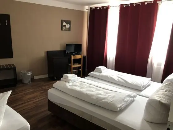 Economy Üç Kişilik Oda, Ortak Banyo