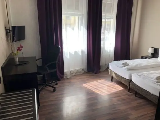 Economy Üç Kişilik Oda, Ortak Banyo