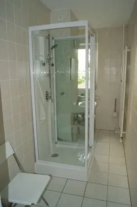 Economy Üç Kişilik Oda, Ortak Banyo