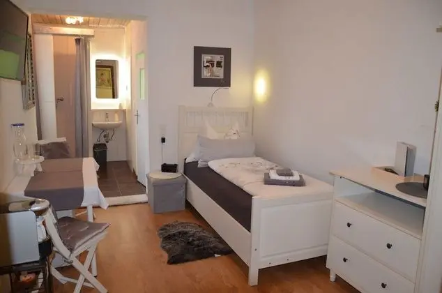 Tek Kişilik Oda, 1 Tek Kişilik Yatak, Bahçe Manzaralı (Brown / Grey Nr 4)