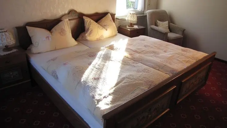 Apart Daire, Ek Bina