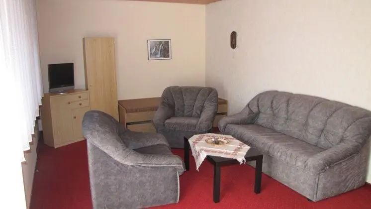 Apart Daire, Ek Bina