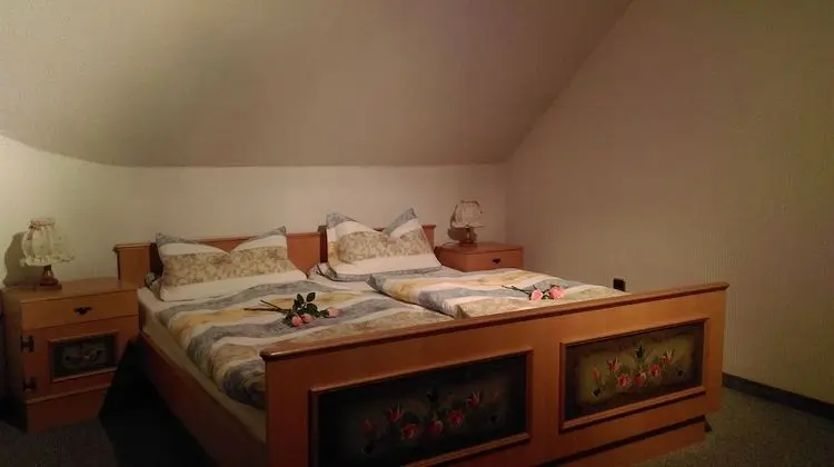 Tek Büyük Yataklı Oda, 2 Tek Kişilik Yatak