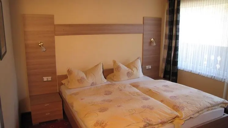 Tek Büyük Yataklı Oda, 2 Tek Kişilik Yatak