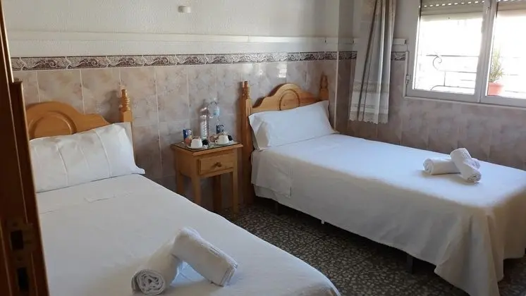 Tek Büyük Yataklı Oda, Ortak Banyo