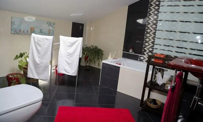 Superior Tek Büyük Yataklı Oda, Özel Banyo, Bahçe Manzaralı (Hb Db Superior)