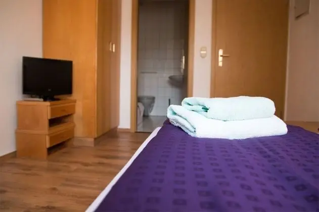 Basic Tek Büyük Yataklı Oda