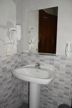 Büyük Yataklı Tek Kişilik Oda