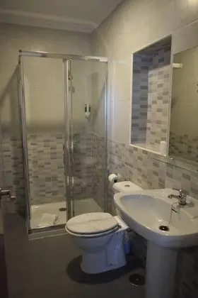 Üç Kişilik Oda