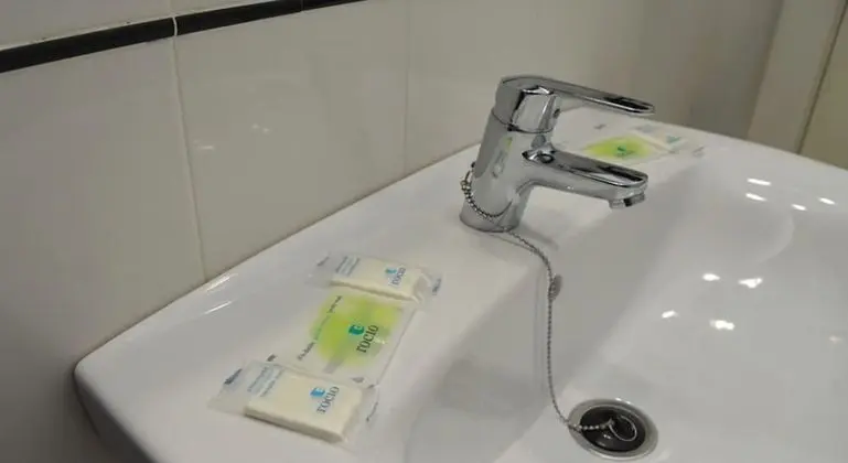 Tek Kişilik Oda, Ortak Banyo
