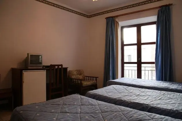 Üç Kişilik Oda