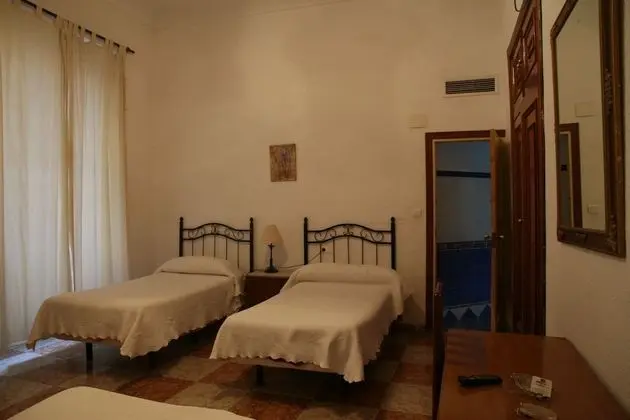 Üç Kişilik Oda