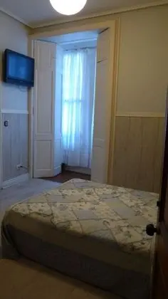 Tek Büyük veya İki Ayrı Yataklı Oda, Ortak Banyo