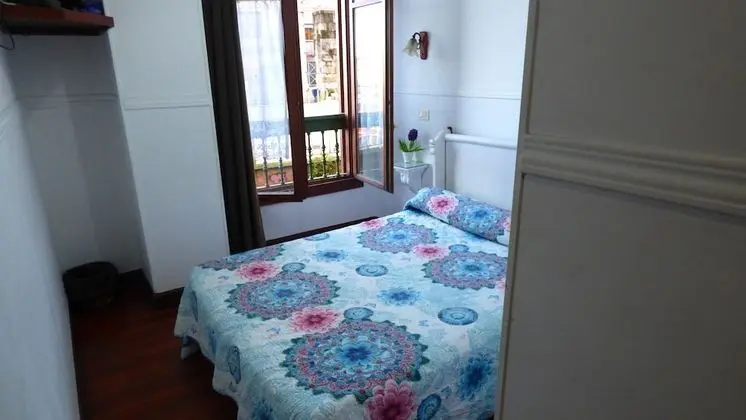 Tek Büyük veya İki Ayrı Yataklı Oda, Ortak Banyo