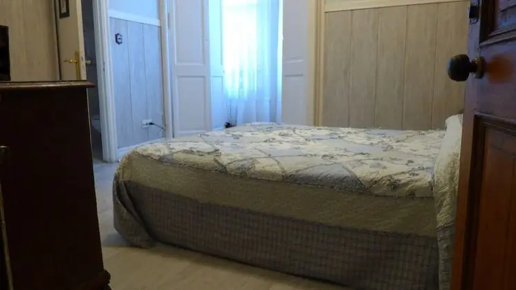 Tek Büyük veya İki Ayrı Yataklı Oda, Ortak Banyo