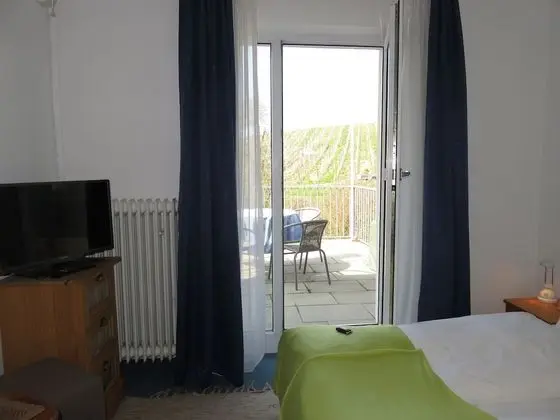 Basic Tek Büyük Yataklı Oda, Özel Banyo (1. OG)