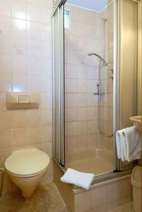 Basic Tek Büyük Yataklı Oda, Özel Banyo (1. OG)