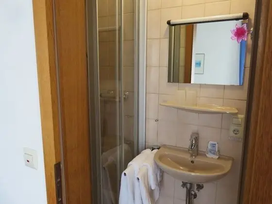 Standard Tek Kişilik Oda, Özel Banyo, Havuz Manzaralı (Erdgeschoss)