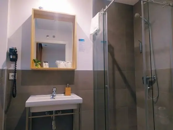 Tek Büyük Yataklı Oda, Balkon