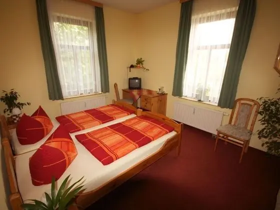 Standard Tek Büyük veya İki Ayrı Yataklı Oda, Banyolu/Duşlu, Avlu Manzaralı