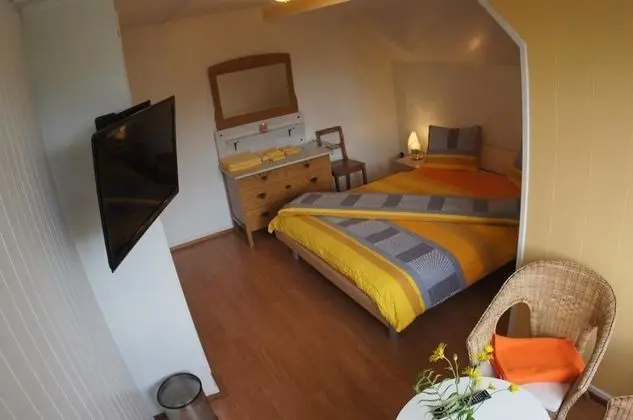 Tek Büyük veya İki Ayrı Yataklı Oda, Ortak Banyo