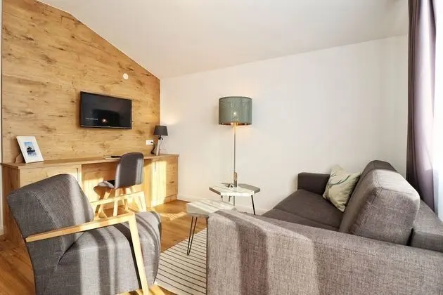 Junior Süit, Balkon, Dağ Manzaralı (Nr. 8)