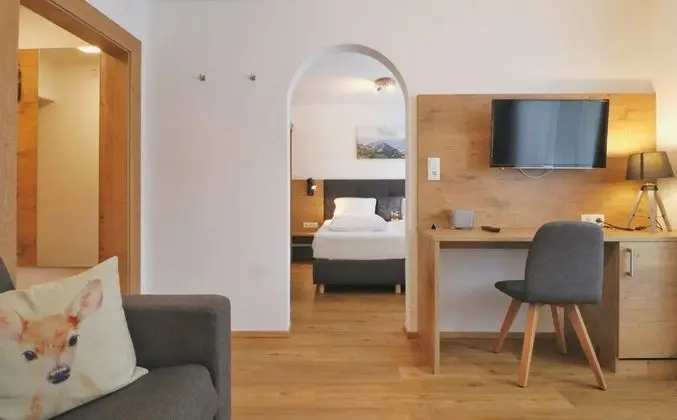 Junior Süit, Balkon, Dağ Manzaralı (Nr. 8)