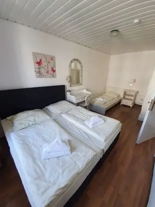 Üç Kişilik Oda