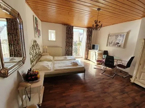 Üç Kişilik Oda
