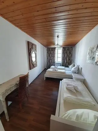 Üç Kişilik Oda