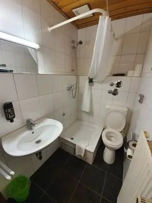 Üç Kişilik Oda