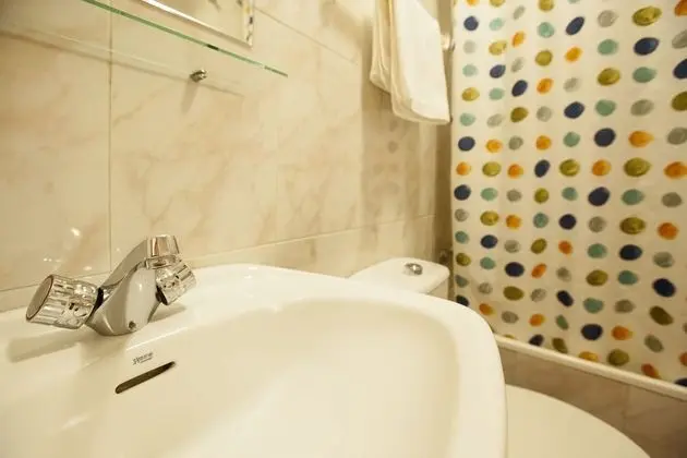 Üç Kişilik Oda, Özel Banyo