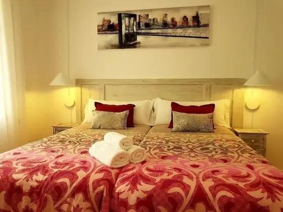 İki Ayrı Yataklı Oda, Ortak Banyo