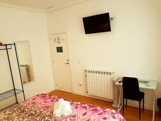 İki Ayrı Yataklı Oda, Ortak Banyo