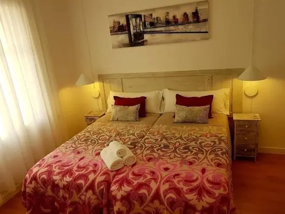 İki Ayrı Yataklı Oda, Ortak Banyo