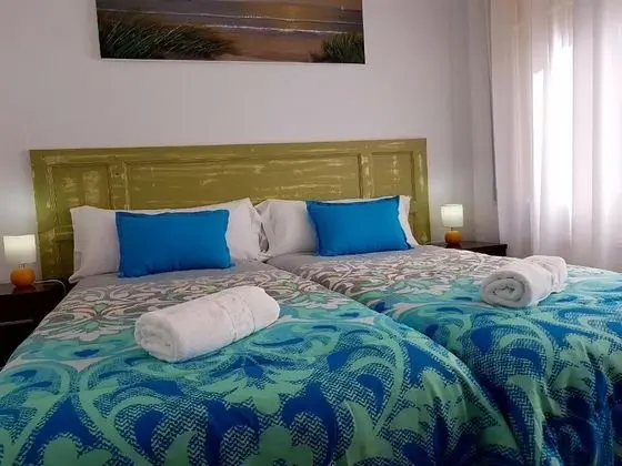 İki Ayrı Yataklı Oda, Ortak Banyo