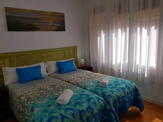 İki Ayrı Yataklı Oda, Ortak Banyo