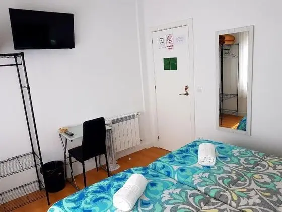 İki Ayrı Yataklı Oda, Ortak Banyo