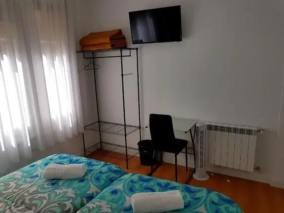 İki Ayrı Yataklı Oda, Ortak Banyo