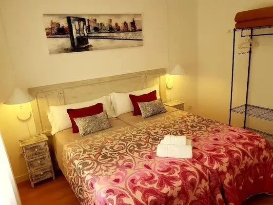 İki Ayrı Yataklı Oda, Ortak Banyo